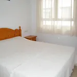 Apartamento Con A/C, 2 Dormitorios Y Terraza En Gandia, Cerca De Comercios Y Playa - Es-314-20