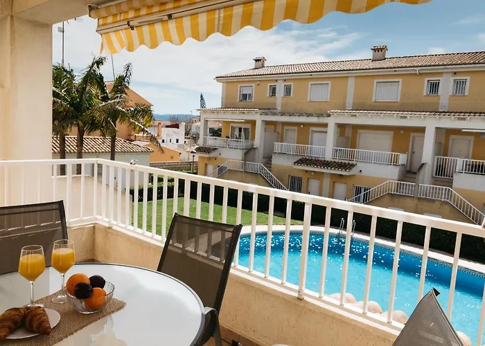 Townhouse With Terraces And Communal Pool