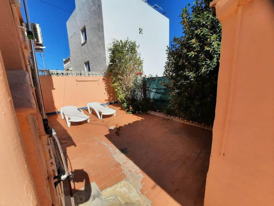 Cosy Close To The And Heated Pool.