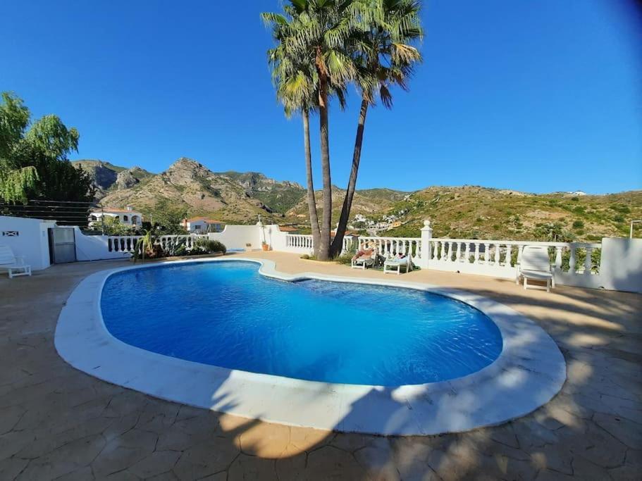 Modern And Heated Pool Apartamento