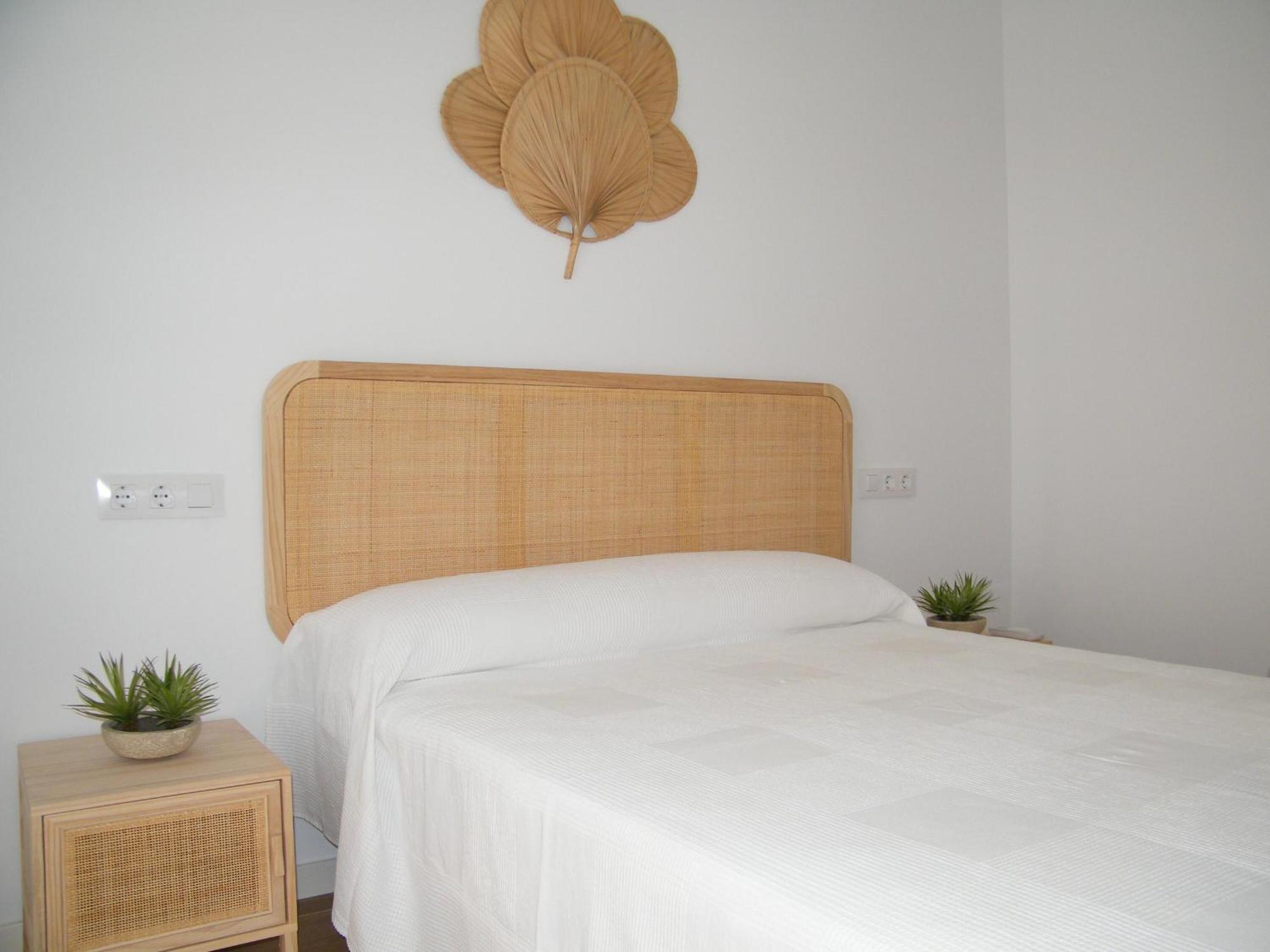 En Playa De Gandia: 2 Dorm, Aire Acond, Piscina, Parking. Exclusivo Familias - Es-314-16 *