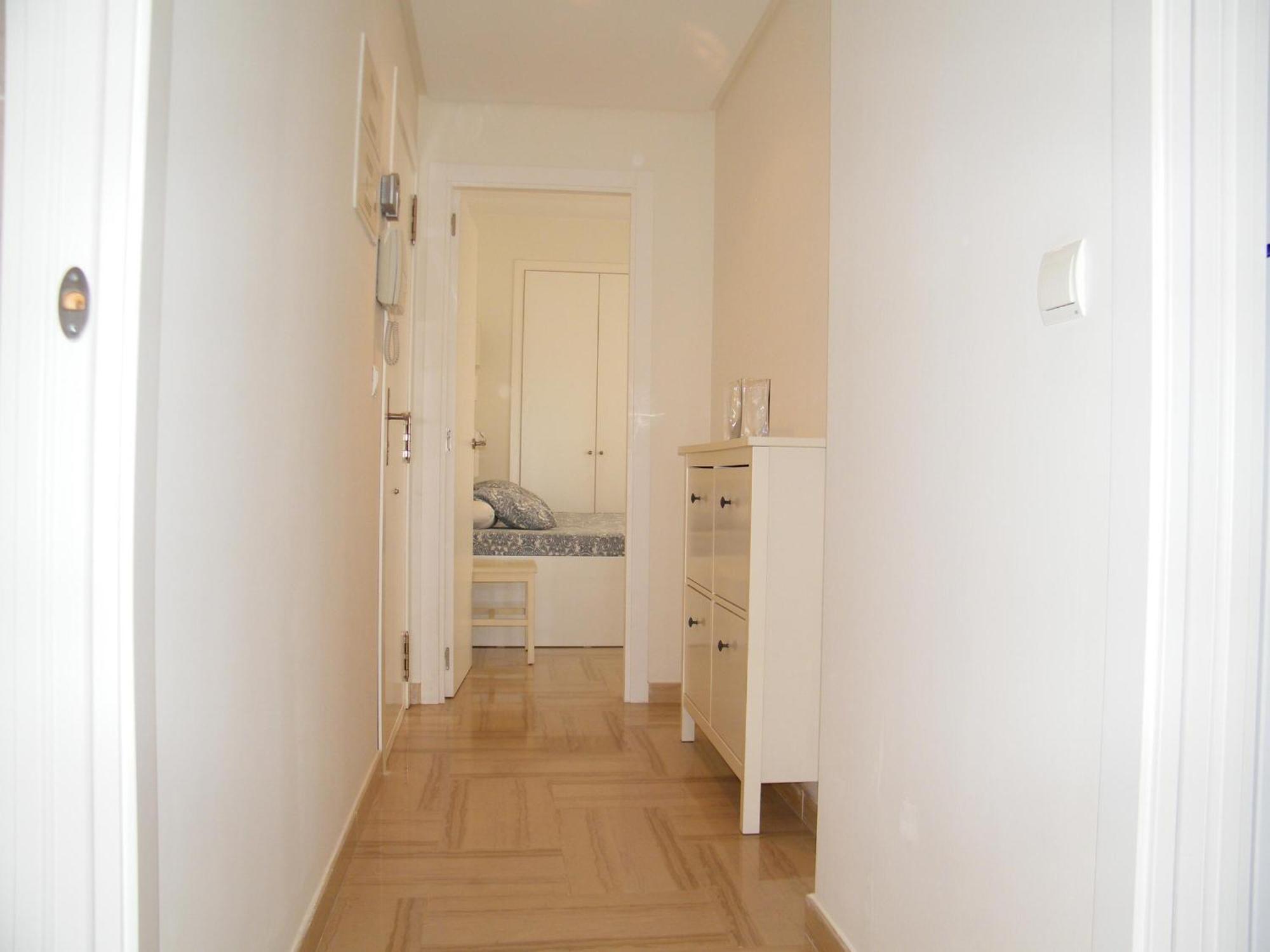 Apartamento En Playa De Gandia: 1 Dormitorio, Frente Al Mar, A/a, Piscina, Parking, Exclusivo Familias - Es-314-9 Gandia