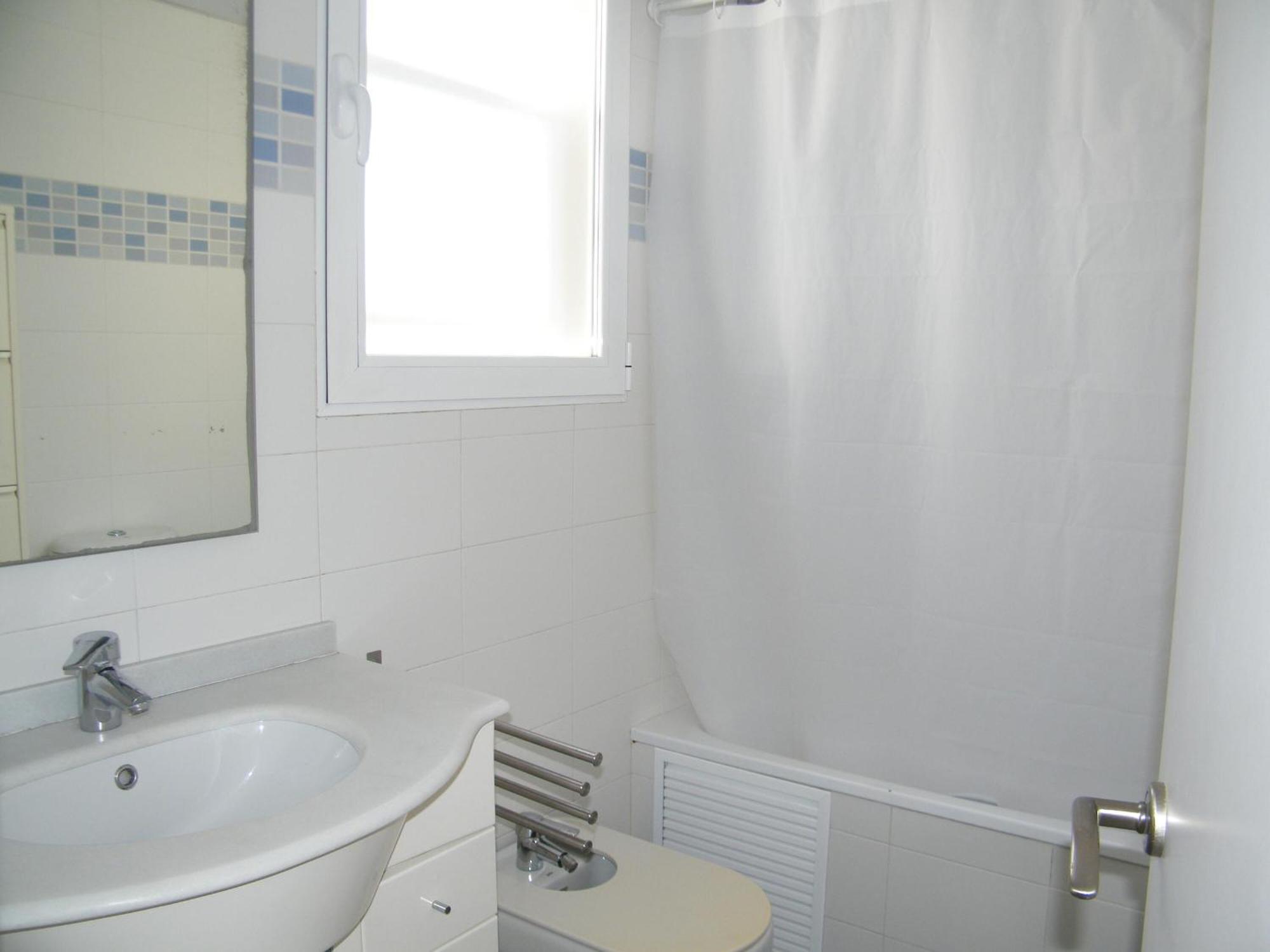 Apartamento En Playa De Gandia: 1 Dormitorio, Frente Al Mar, A/a, Piscina, Parking, Exclusivo Familias - Es-314-9