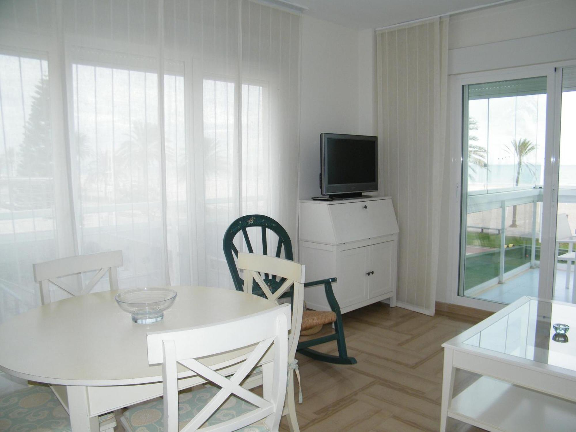 Apartamento En Playa De Gandia: 1 Dormitorio, Frente Al Mar, A/a, Piscina, Parking, Exclusivo Familias - Es-314-9 Gandia