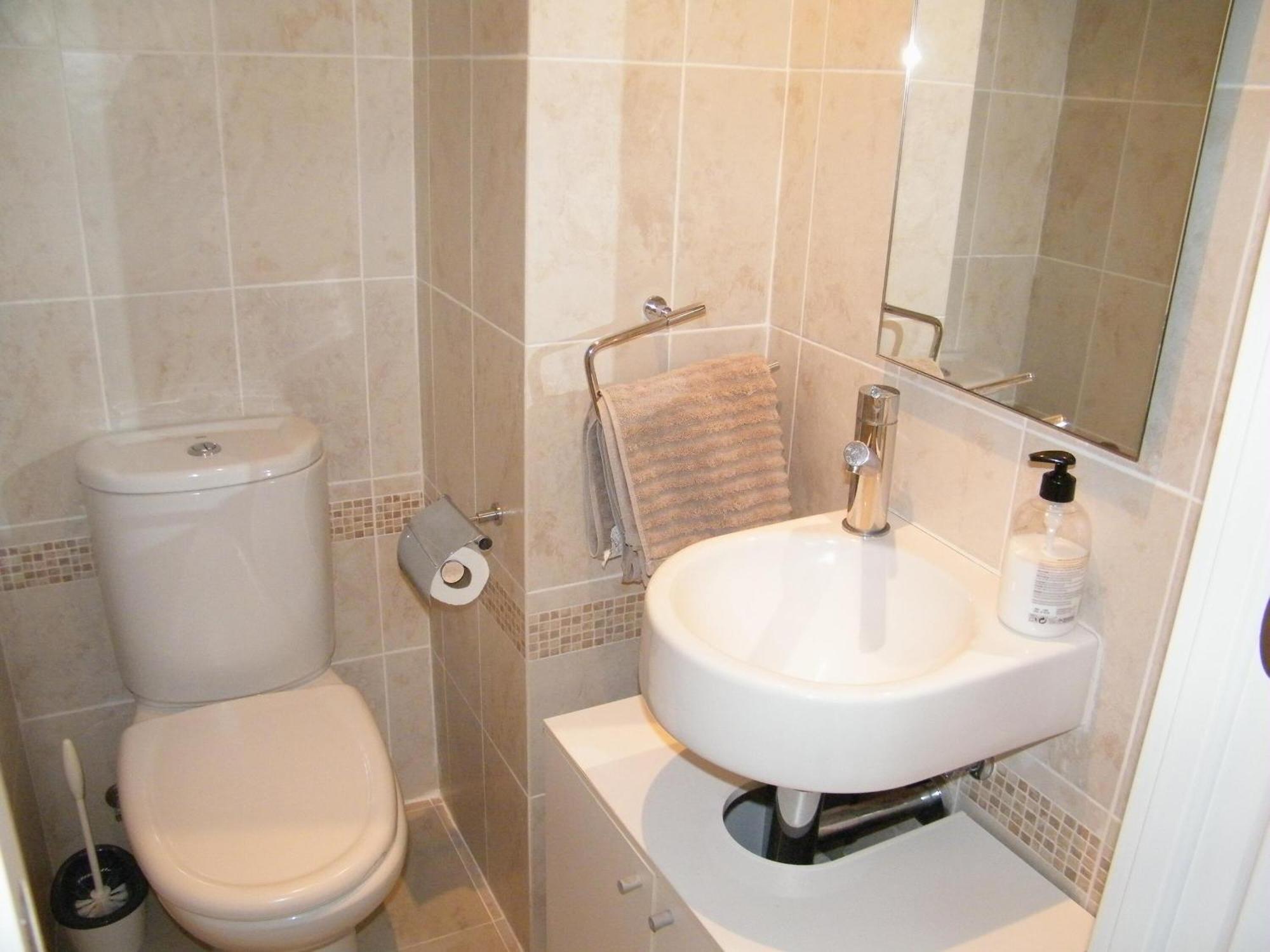 Apartamento En Playa De Gandia: 1 Dormitorio, Frente Al Mar, A/a, Piscina, Parking, Exclusivo Familias - Es-314-9 * Gandia