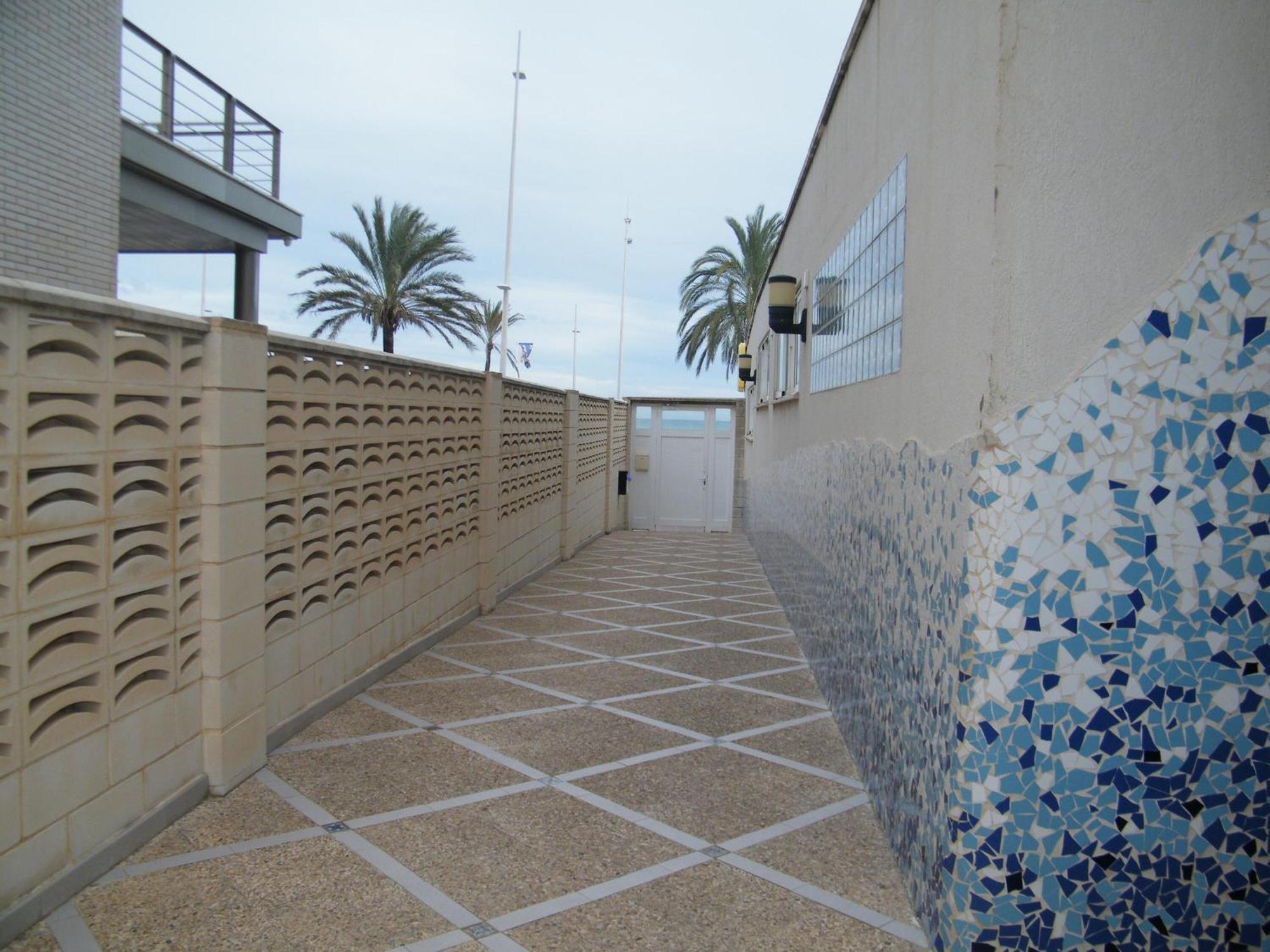 Apartamento En Playa De Gandia: 1 Dormitorio, Frente Al Mar, A/a, Piscina, Parking, Exclusivo Familias - Es-314-9 Gandia