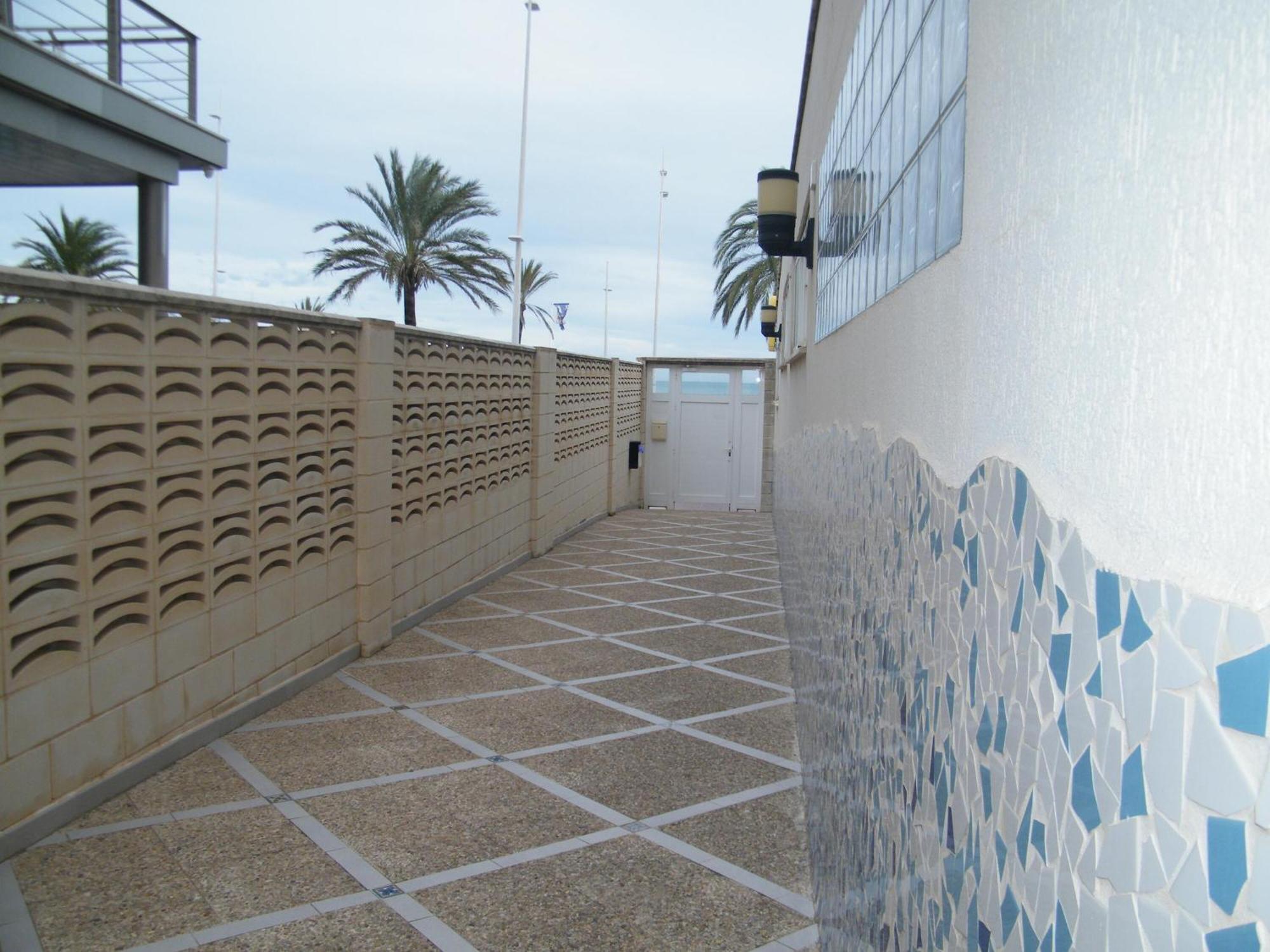 Apartamento En Playa De Gandia: 1 Dormitorio, Frente Al Mar, A/a, Piscina, Parking, Exclusivo Familias - Es-314-9 * Gandia