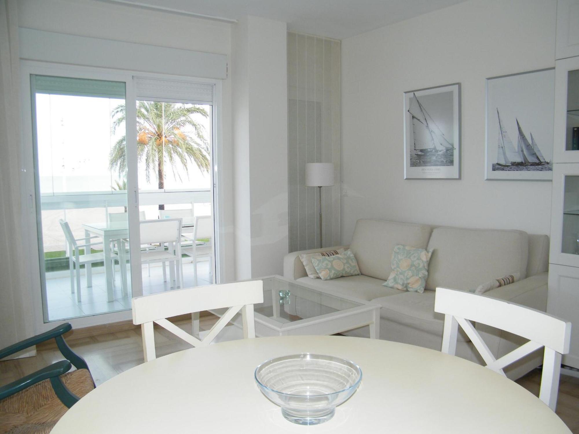 Apartamento En Playa De Gandia: 1 Dormitorio, Frente Al Mar, A/a, Piscina, Parking, Exclusivo Familias - Es-314-9 Apartment