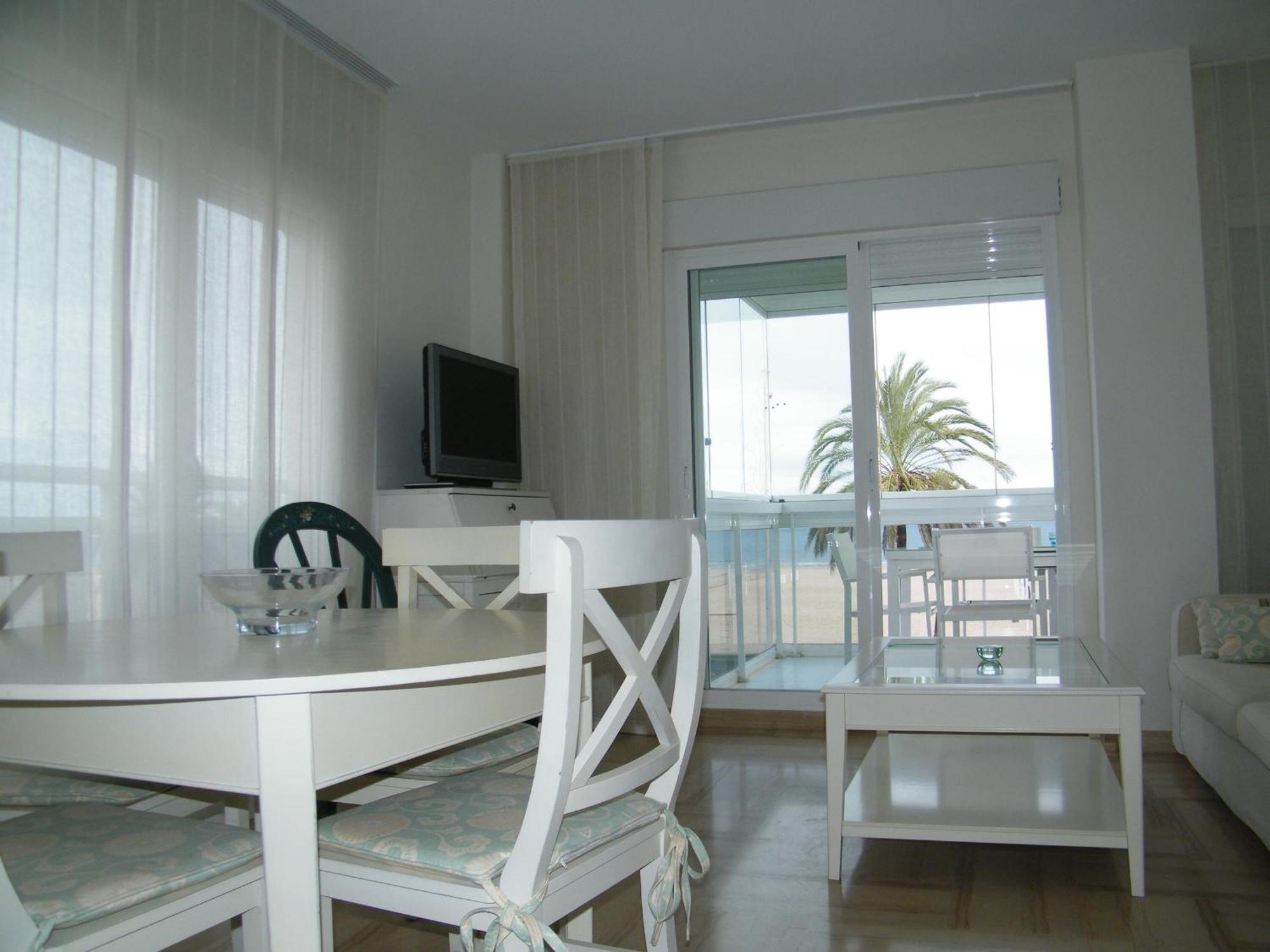 Apartamento En Playa De Gandia: 1 Dormitorio, Frente Al Mar, A/a, Piscina, Parking, Exclusivo Familias - Es-314-9 Apartment *