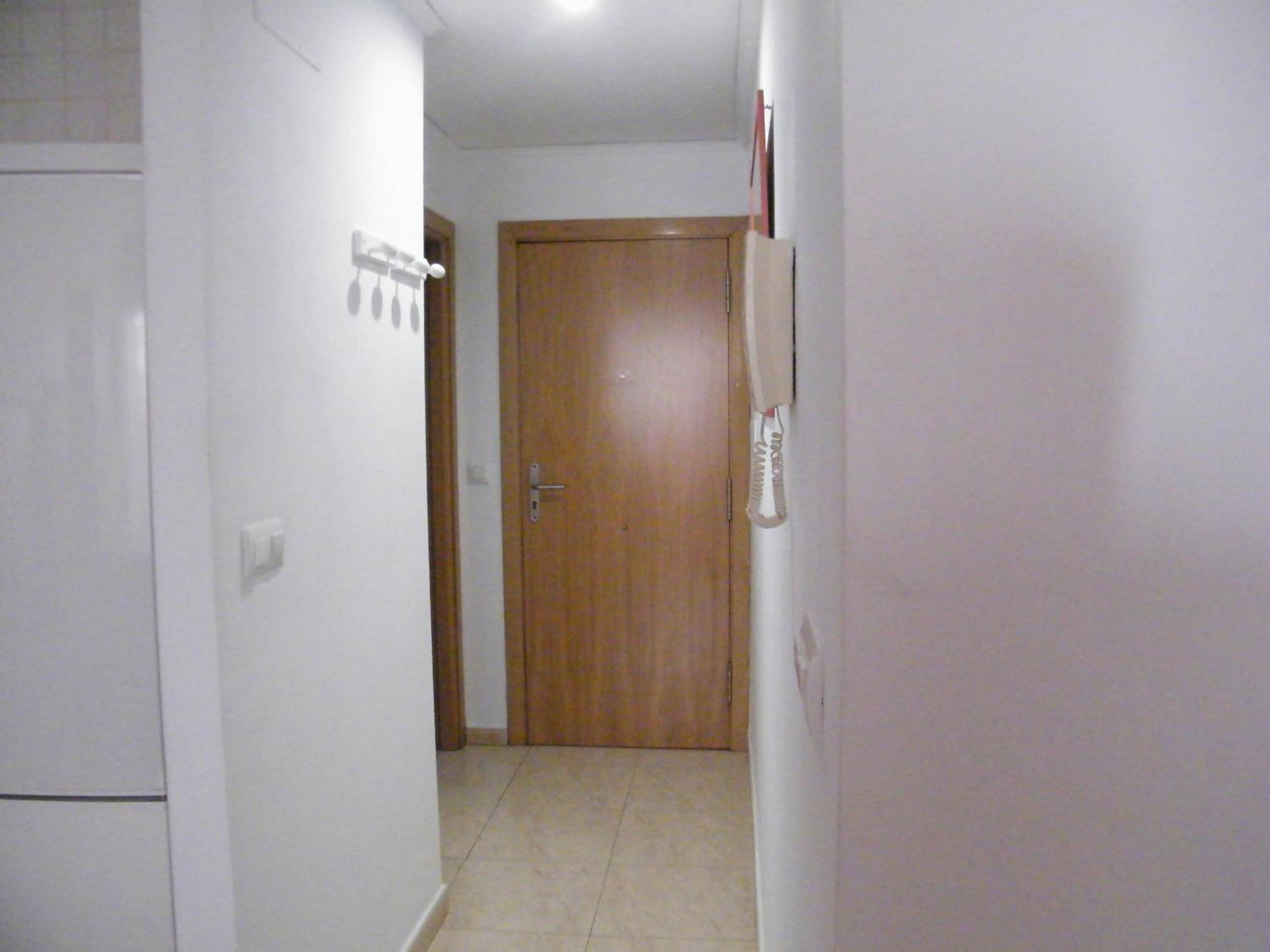 Con A/c, 2 Y Terraza En Gandia, Cerca De Comercios Y Playa - Es-314-20