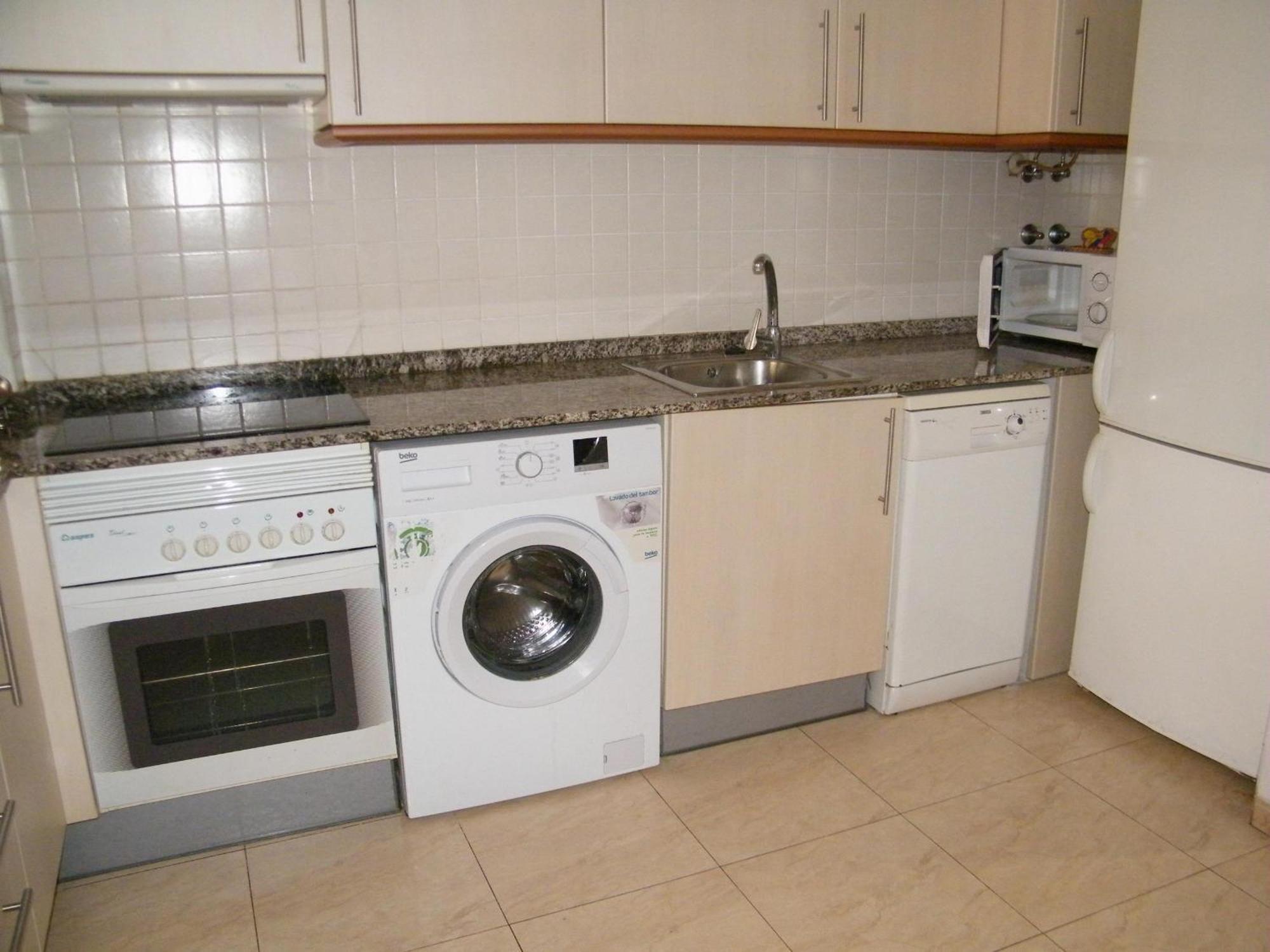 Con A/c, 2 Y Terraza En Gandia, Cerca De Comercios Y Playa - Es-314-20 *