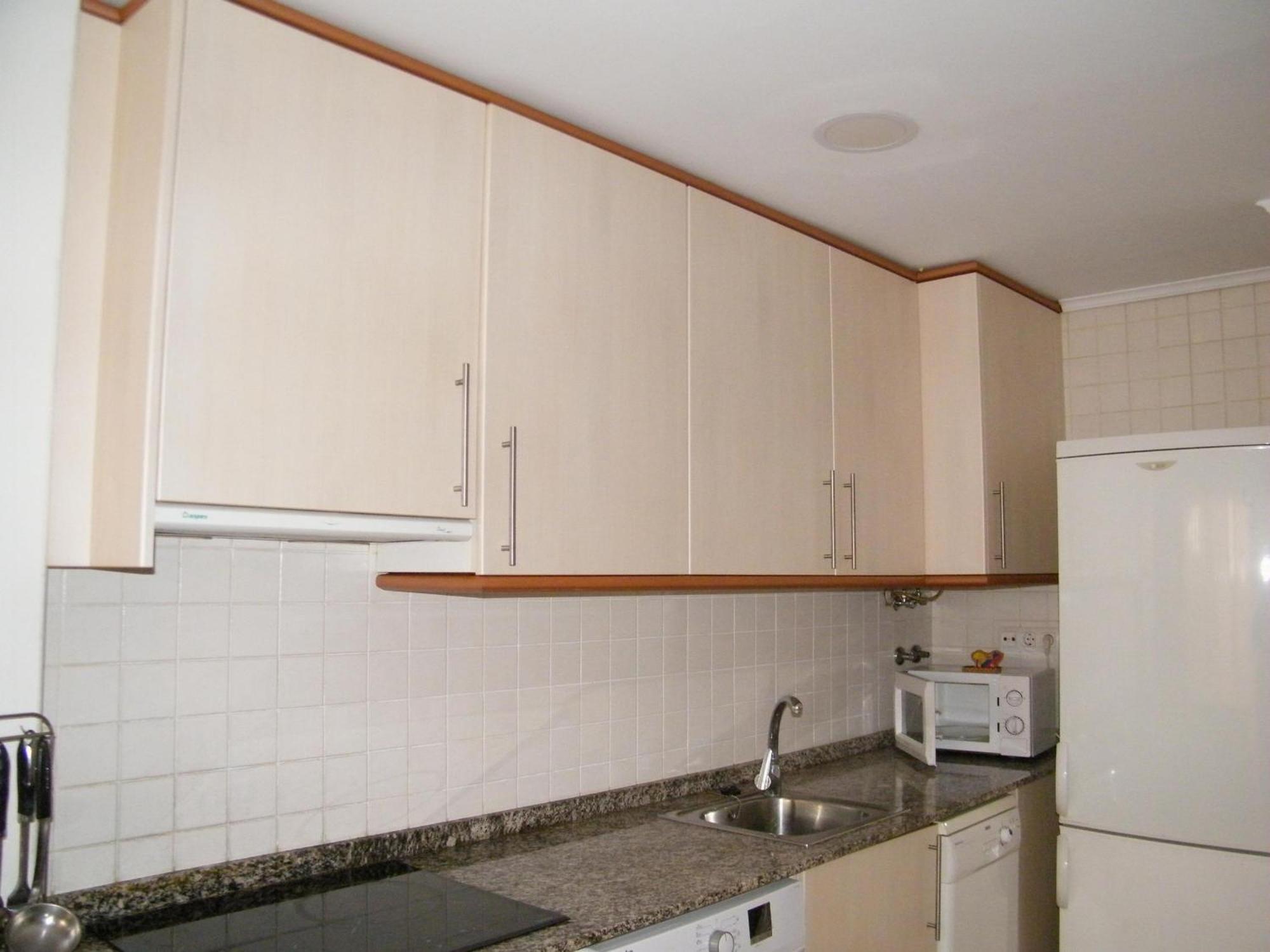 Con A/c, 2 Y Terraza En Gandia, Cerca De Comercios Y Playa - Es-314-20 *
