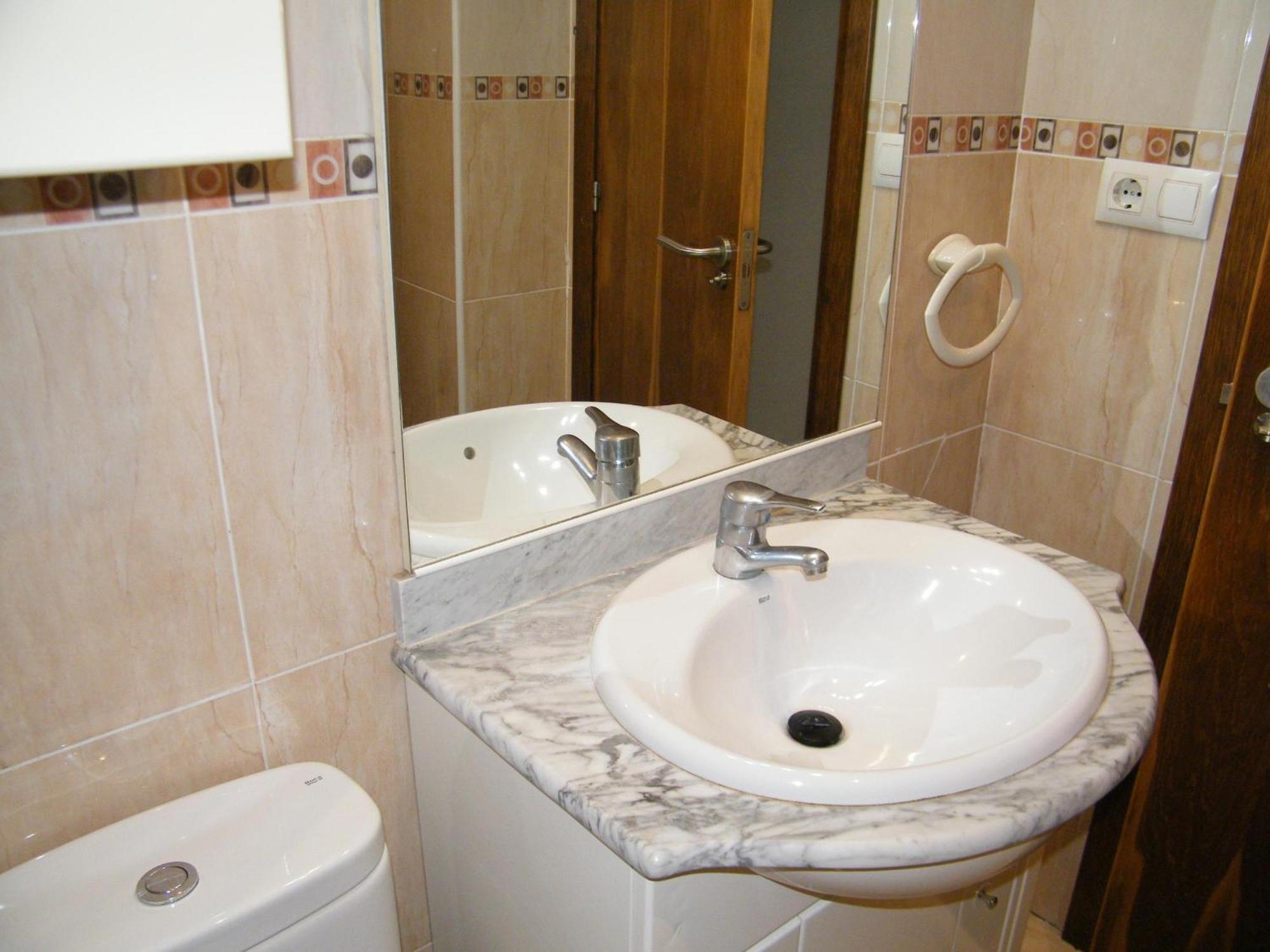 Apartamento Con A/c, 2 Y Terraza En Gandia, Cerca De Comercios Y Playa - Es-314-20