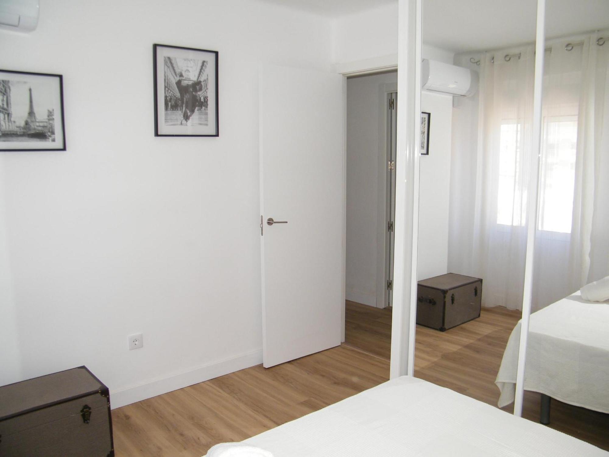 Playa De Gandia, Renovado En Primera Linea Con Terraza, Aire Acondicionado Y Parking - Es-314-22 Apartamento Gandía
