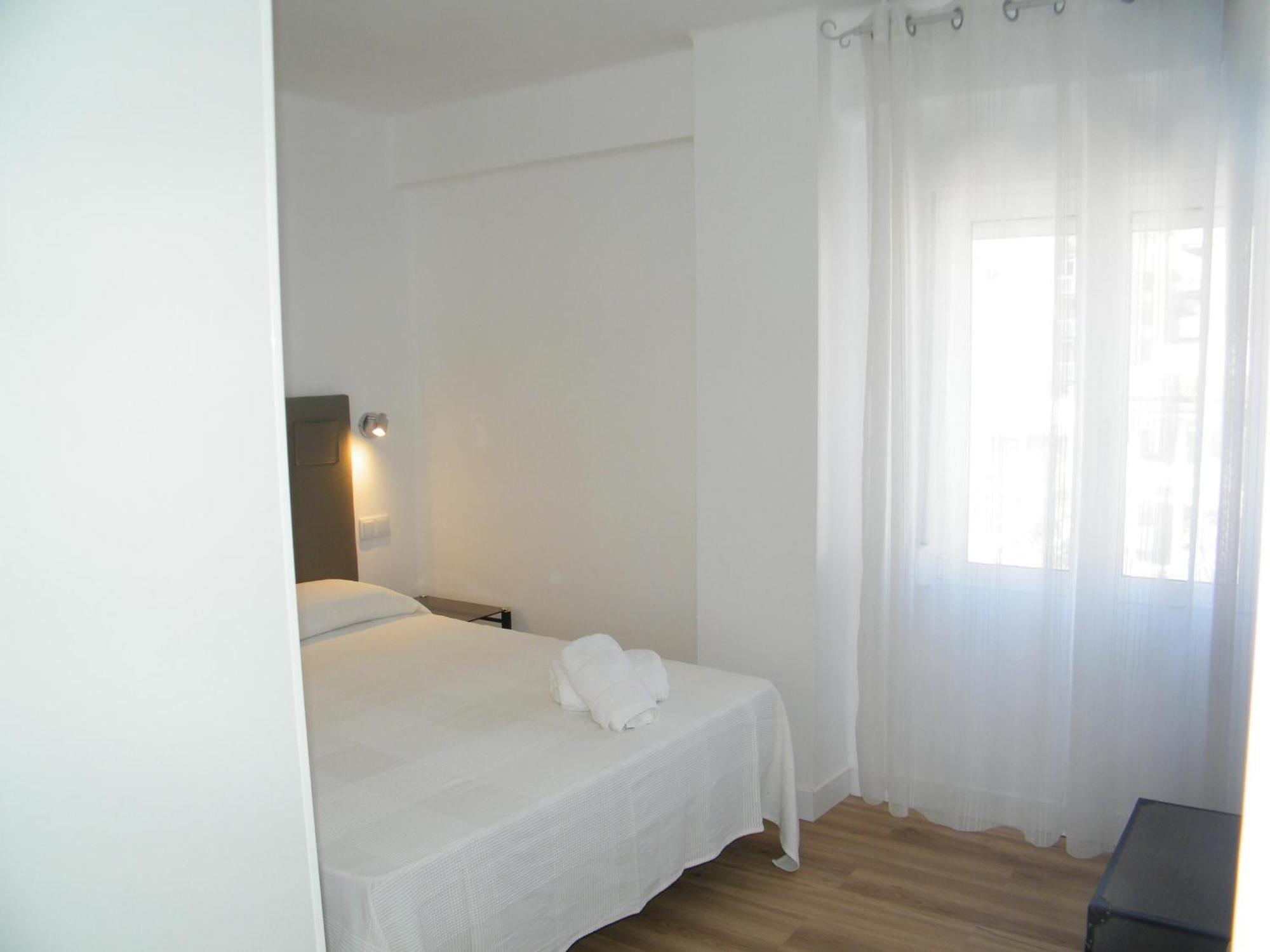 Playa De Gandia, Renovado En Primera Linea Con Terraza, Aire Acondicionado Y Parking - Es-314-22