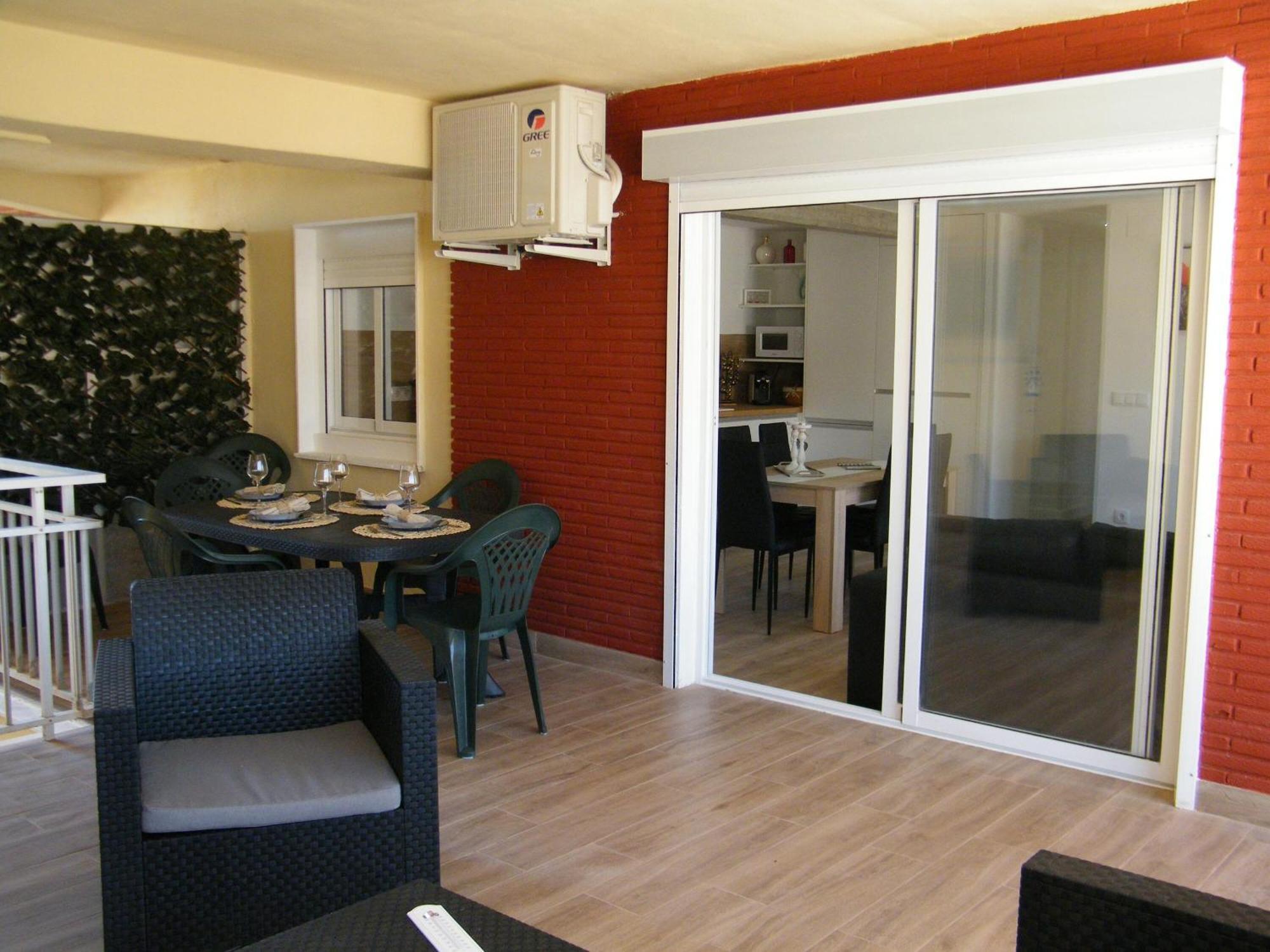 Apartamento Playa De Gandia, Renovado En Primera Linea Con Terraza, Aire Acondicionado Y Parking - Es-314-22 Gandía
