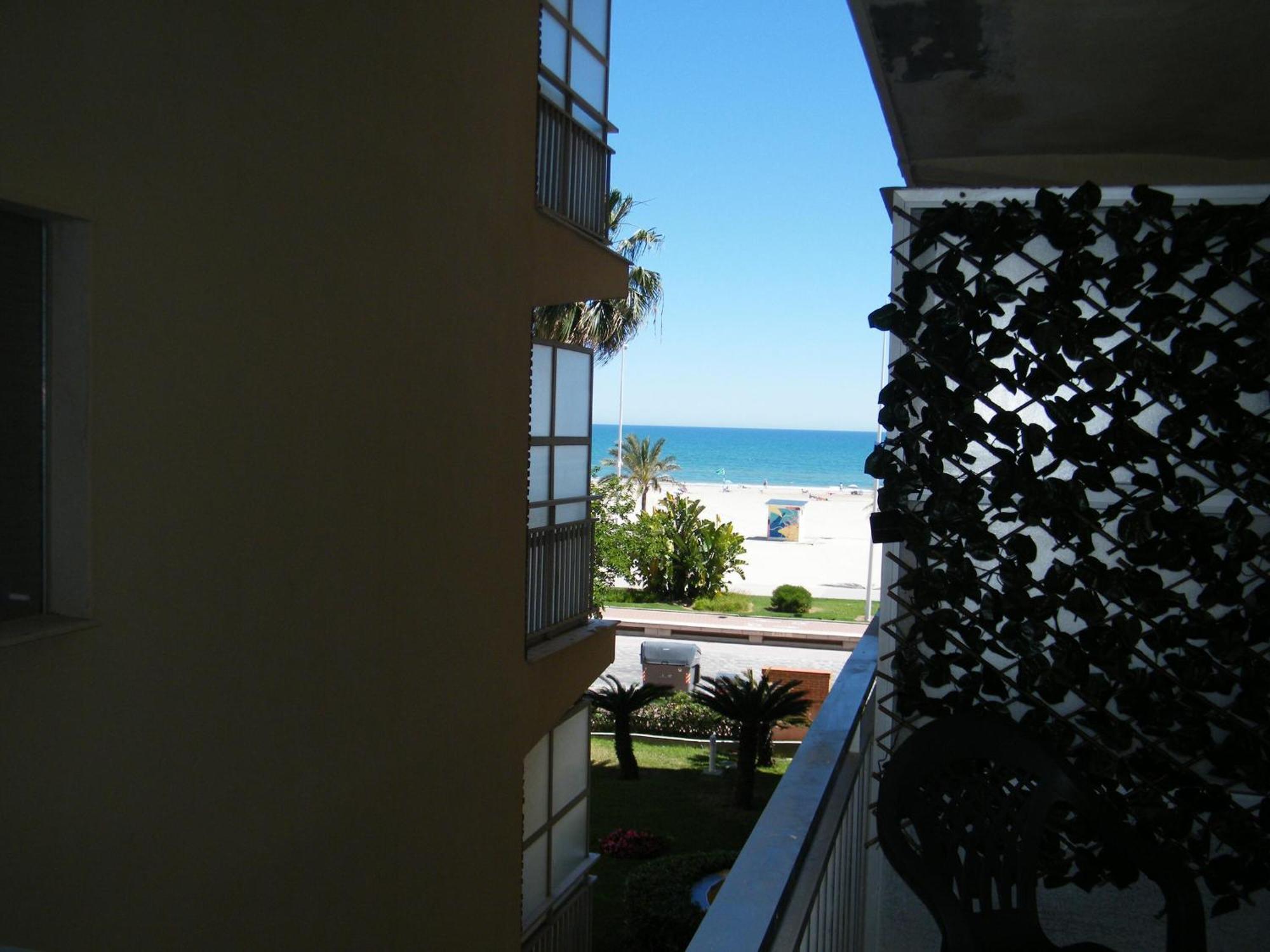 Playa De Gandia, Renovado En Primera Linea Con Terraza, Aire Acondicionado Y Parking - Es-314-22 Apartamento Gandía