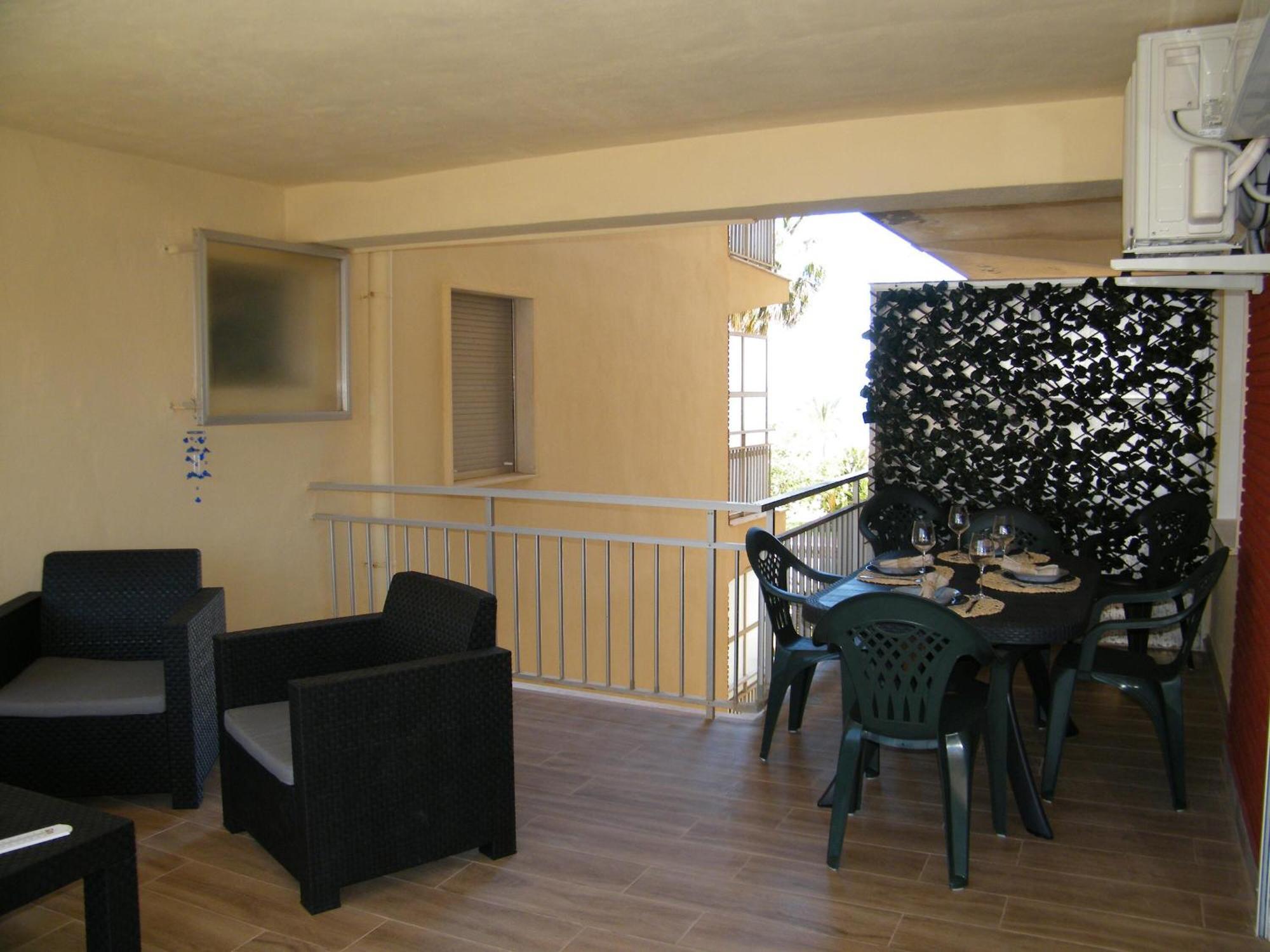 Apartamento Playa De Gandia, Renovado En Primera Linea Con Terraza, Aire Acondicionado Y Parking - Es-314-22