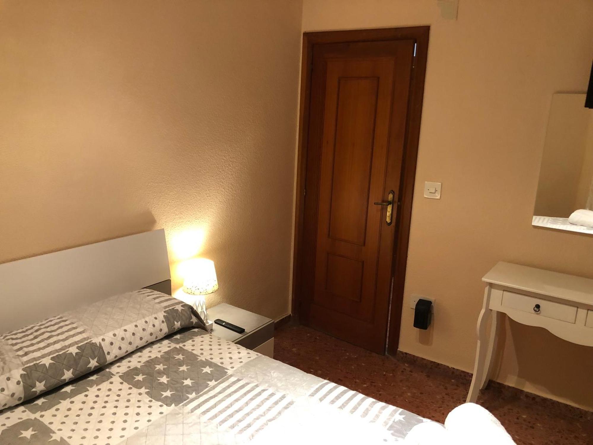 Doble Con Bano Privado,gandia En Piso Compartido Con Anfitriones Gandía