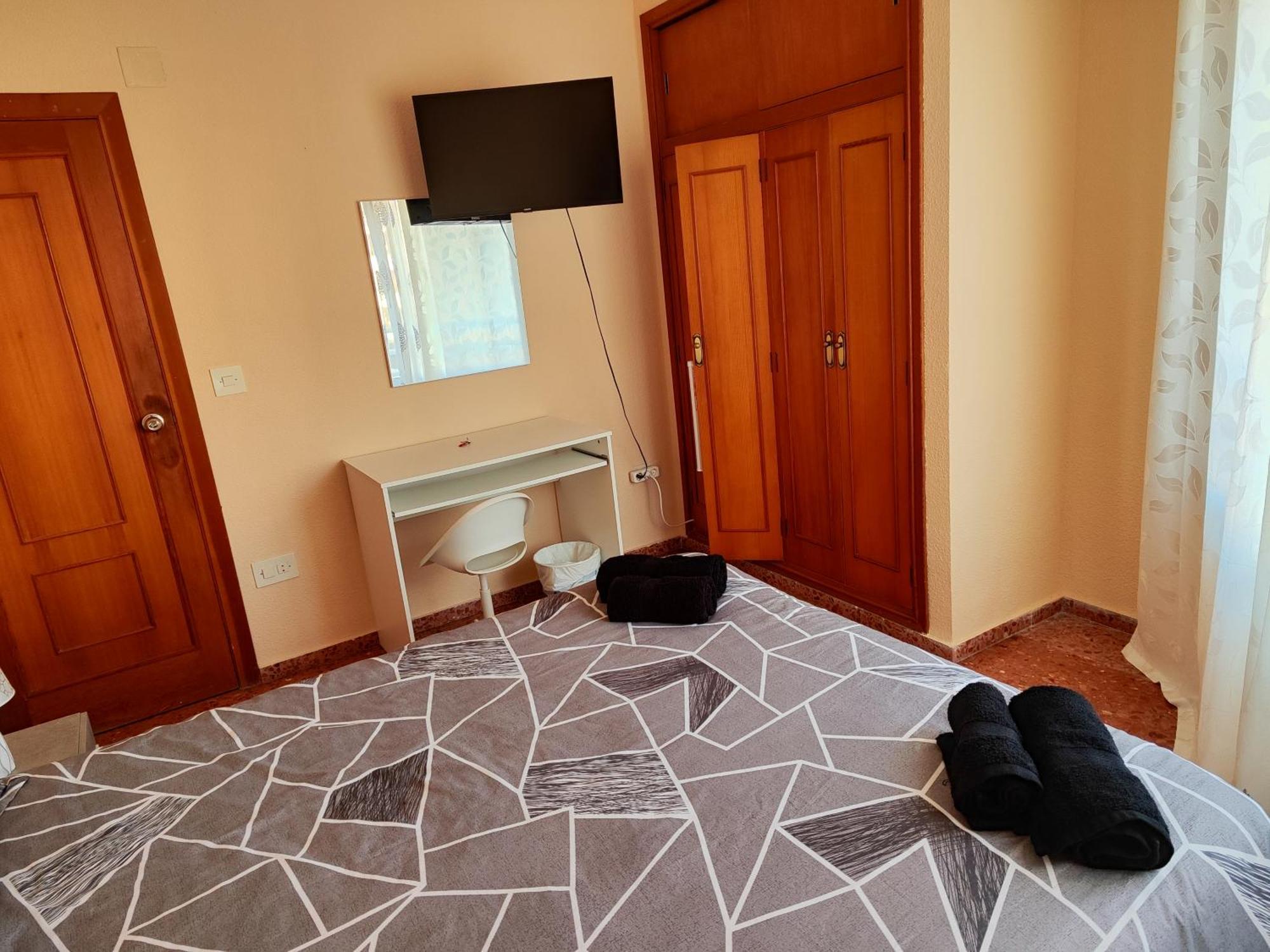 Doble Con Bano Privado,gandia En Piso Compartido Con Anfitriones Apartamento