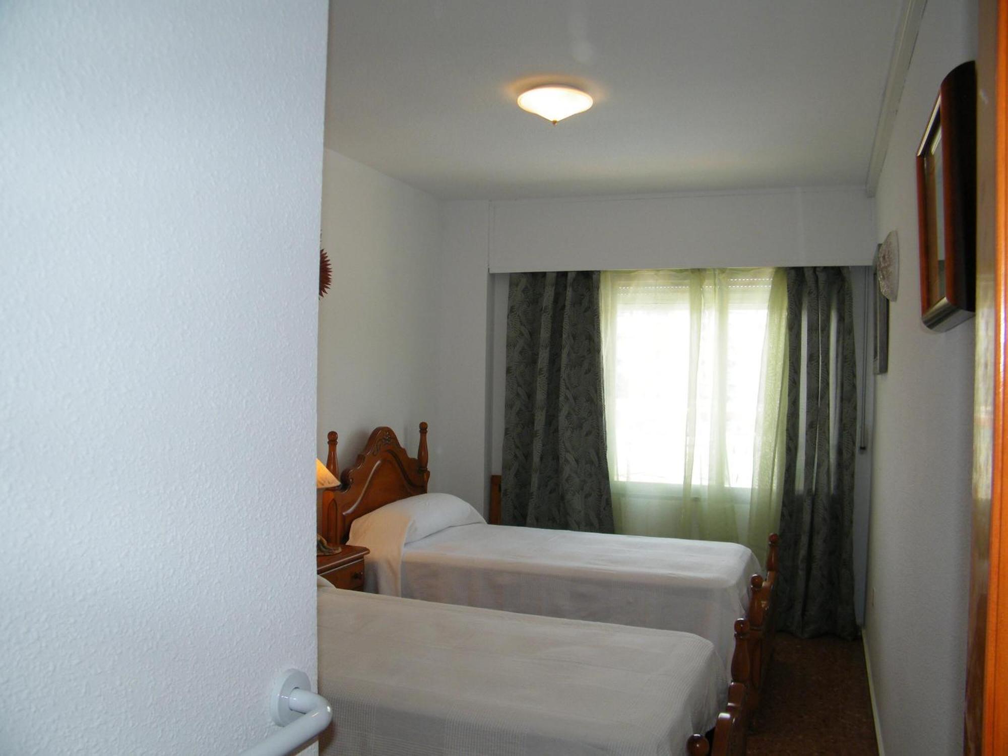 Apartamento De Tres En Playa De Gandia. Aire Acondicionado. Exclusivo Familias - Es-314-30 *