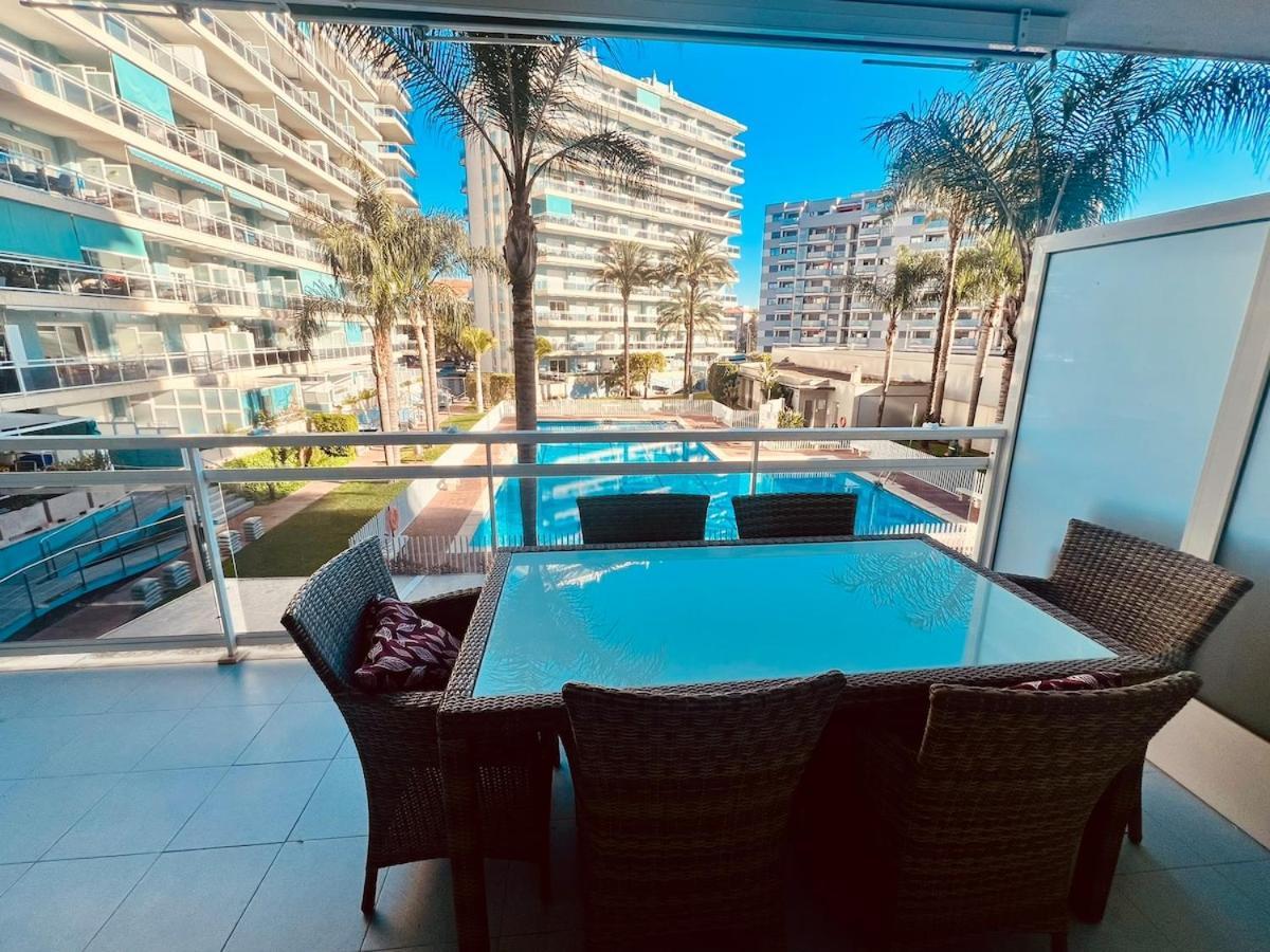 Apartamento Modern With A Big Pool And Free Parking