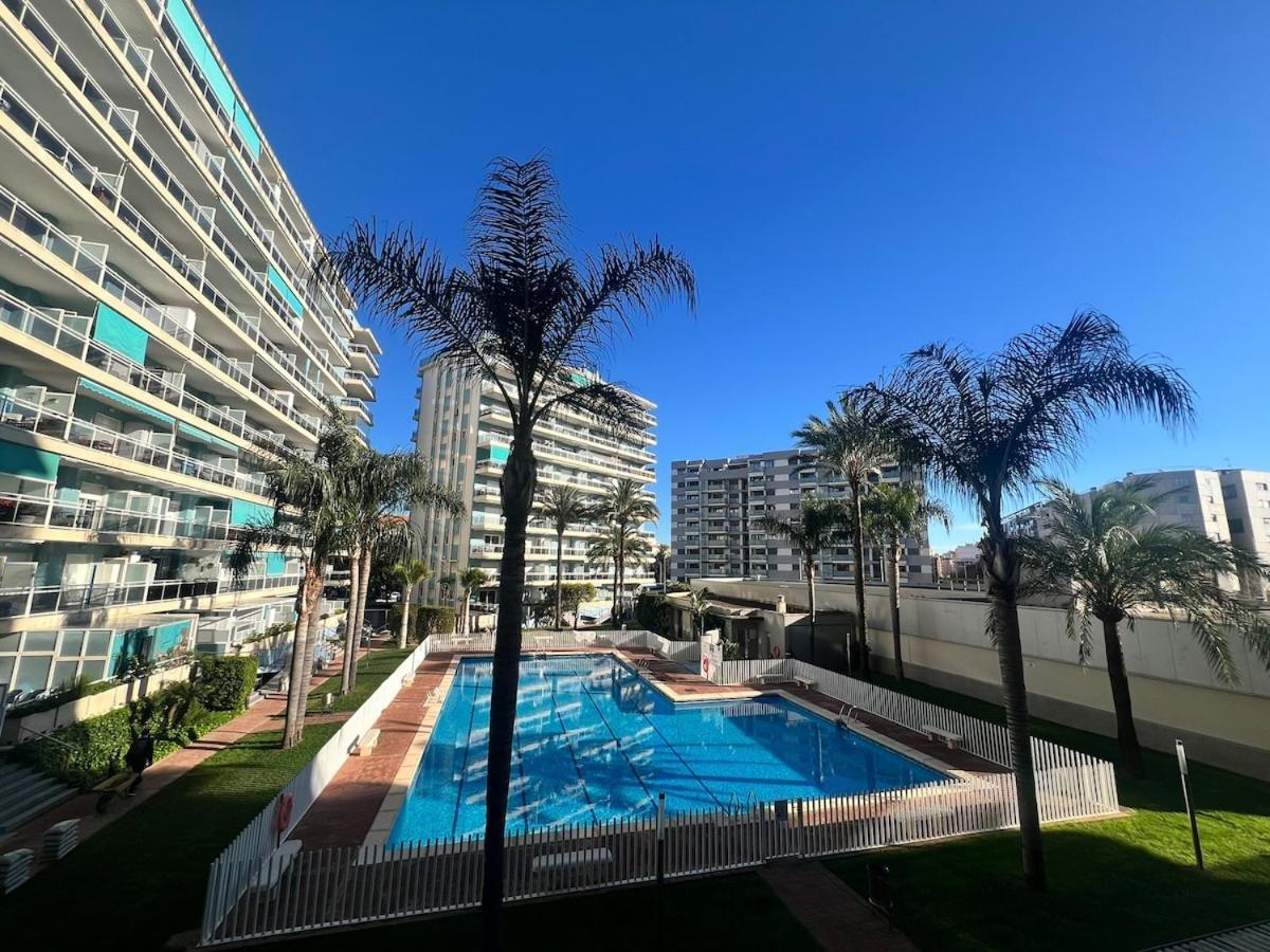Modern With A Big Pool And Free Parking Apartamento *