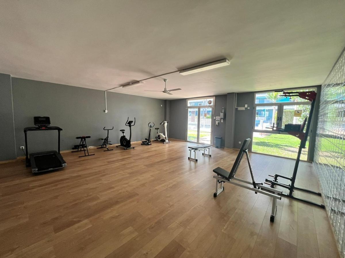 Modern With A Big Pool And Free Parking Apartamento Gandía