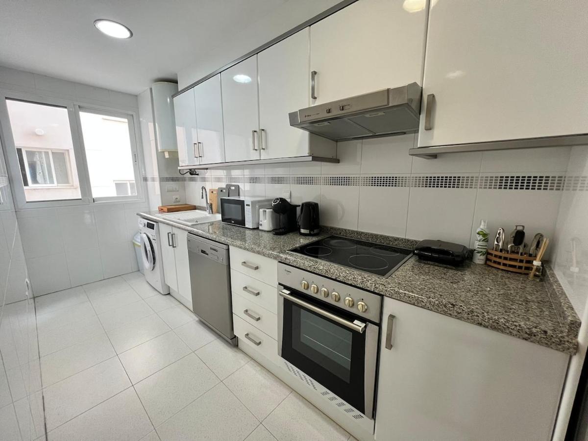 Modern With A Big Pool And Free Parking