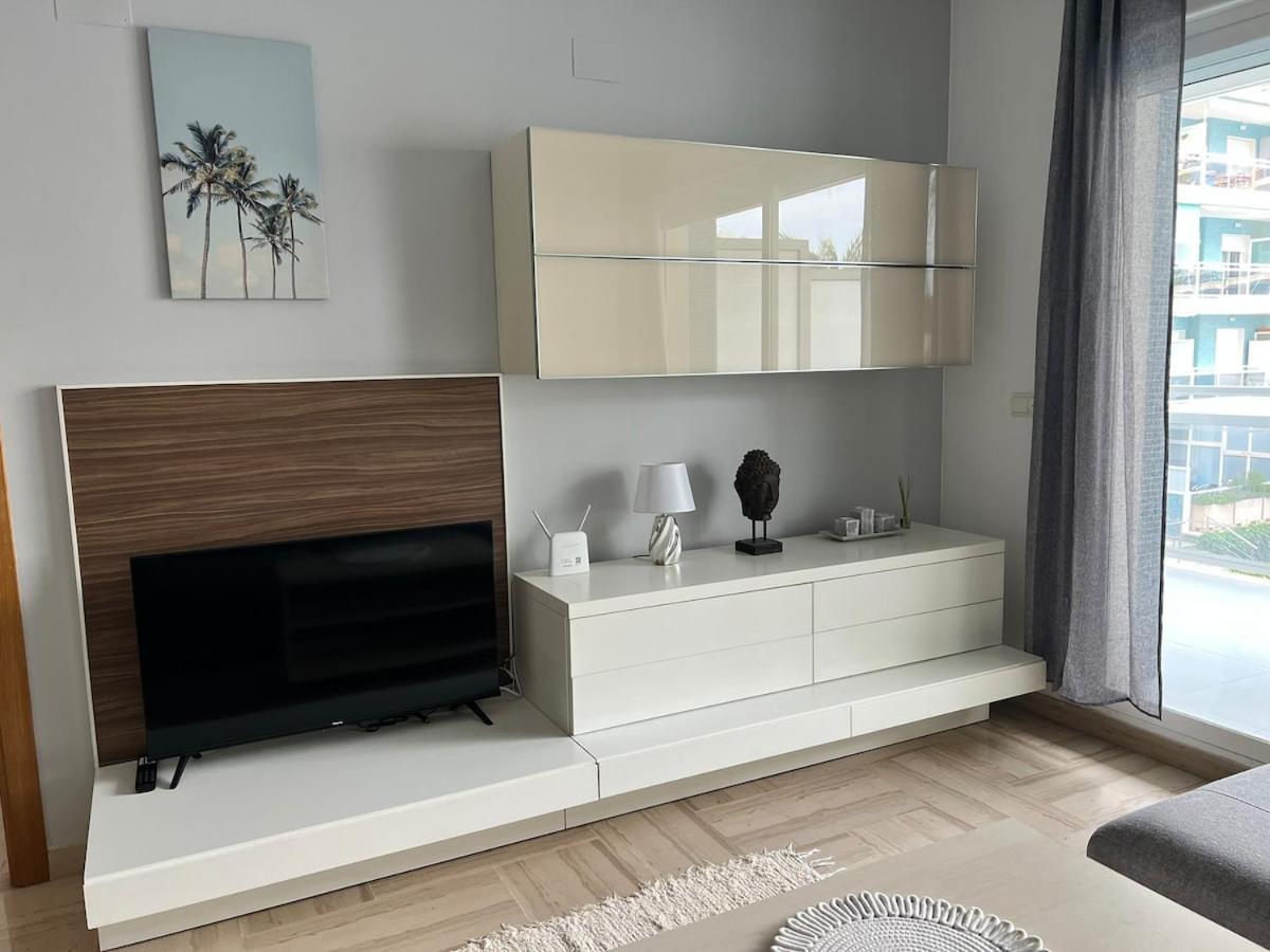 Modern With A Big Pool And Free Parking Apartamento *