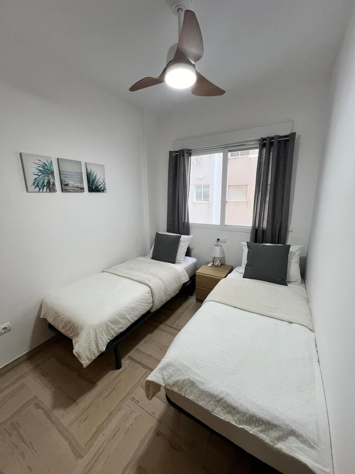 Modern With A Big Pool And Free Parking * Gandía