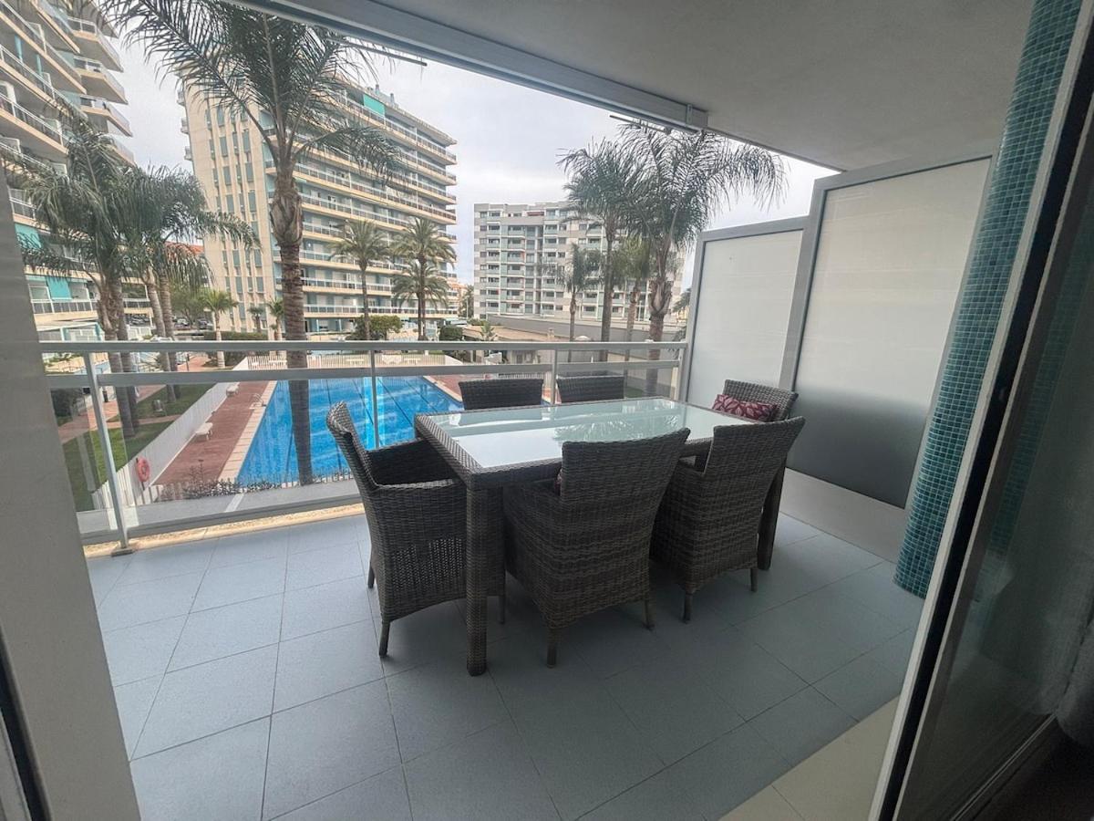 Modern With A Big Pool And Free Parking Apartamento