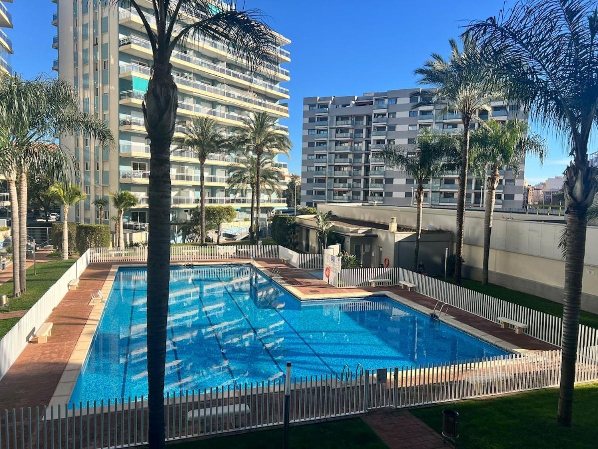 Modern With A Big Pool And Free Parking Apartamento *
